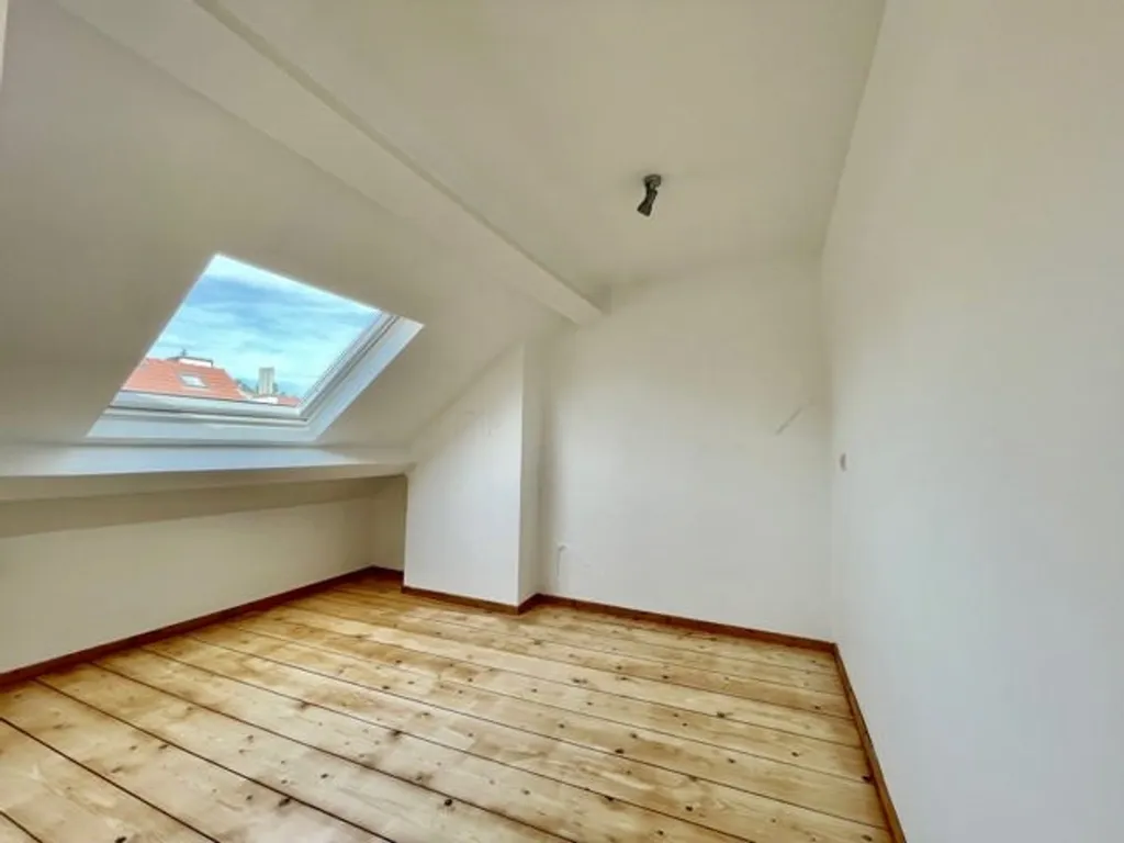 Rooms - Duplex in Characterful House, Ixelles
