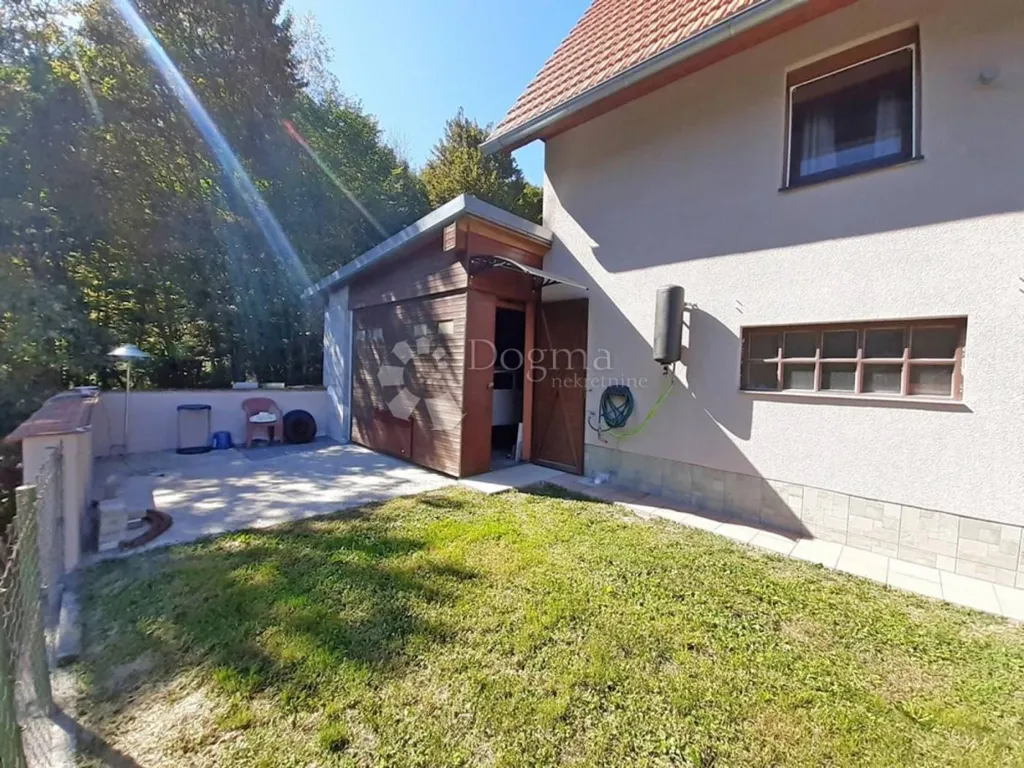 Jardin - Holiday Home with River View in Netretić