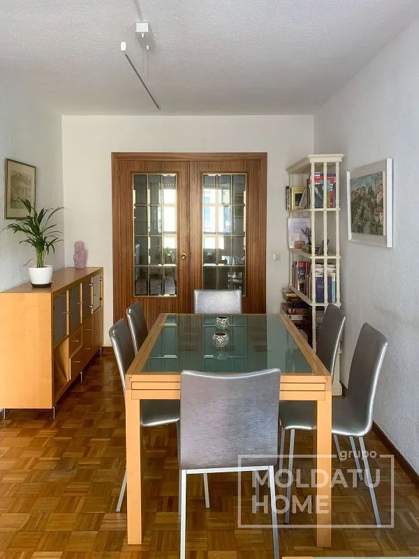 Salle à manger - Student-Friendly Flat with Central Heating in Iturrama