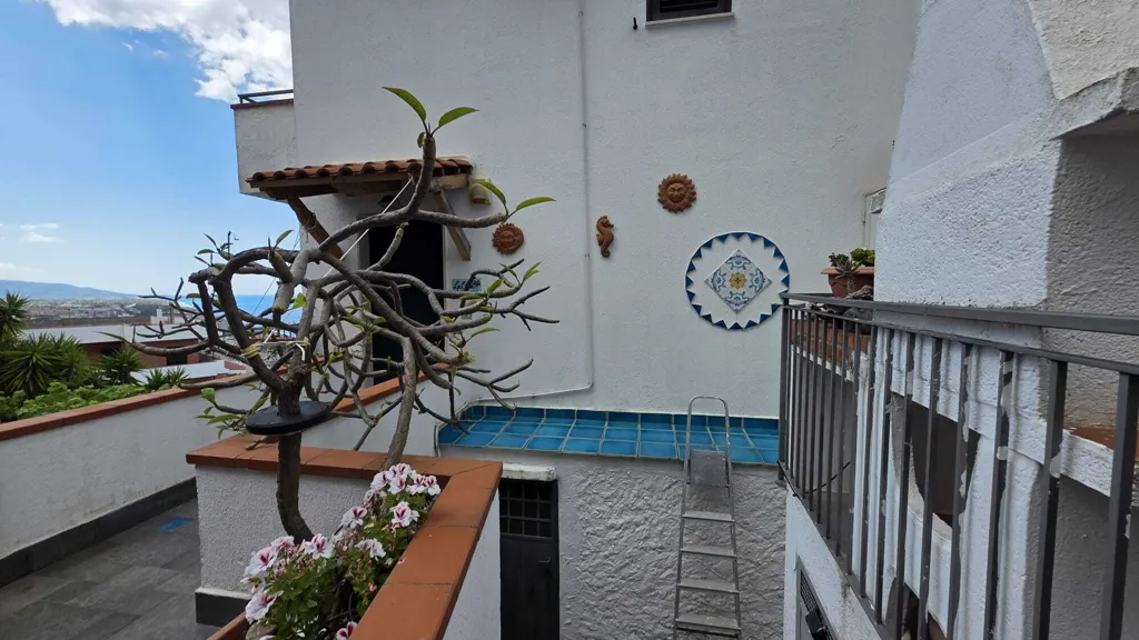 Balcon - Apartment with Terrace and Balcony in Scalea