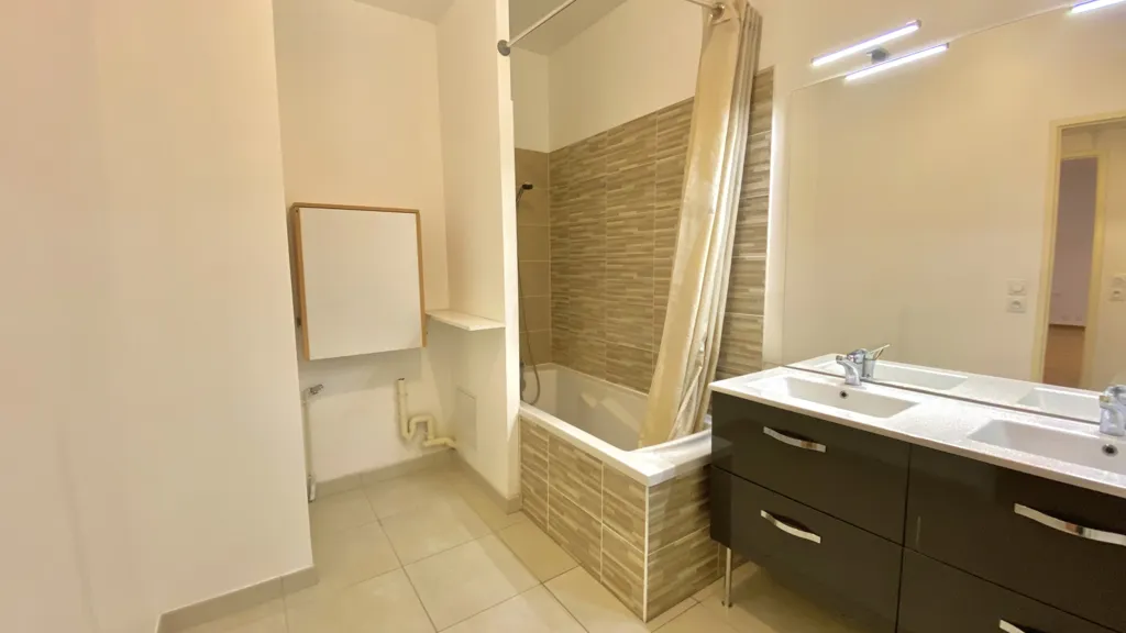 Salles de bain - Appartement Moderne avec Terrasse à Bordeaux