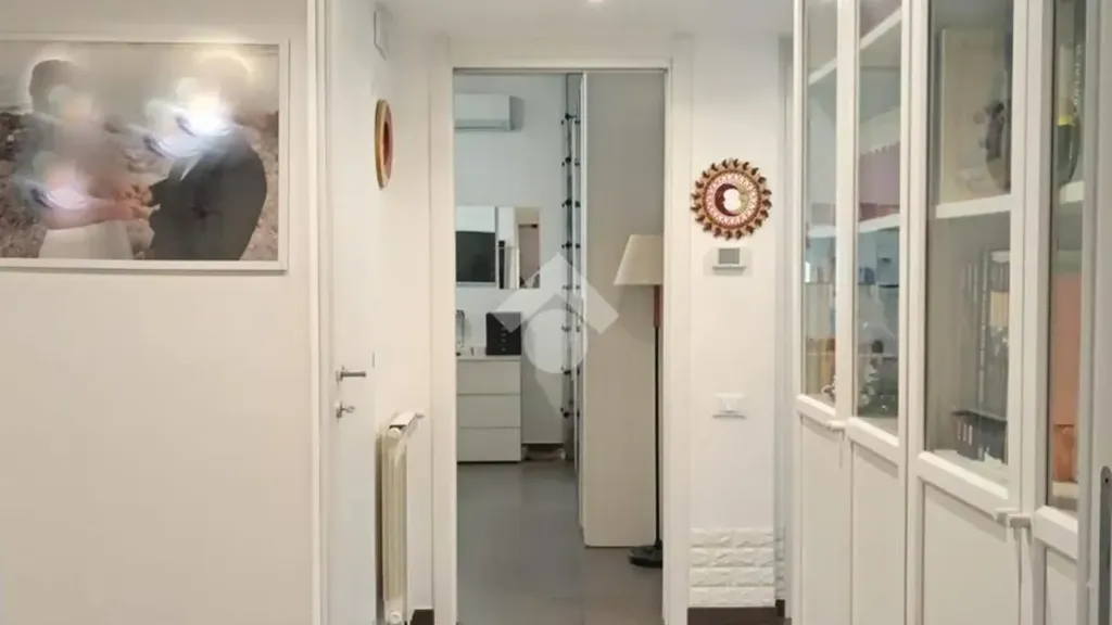 Esik - Modernised Apartment with Balcony in Palermo