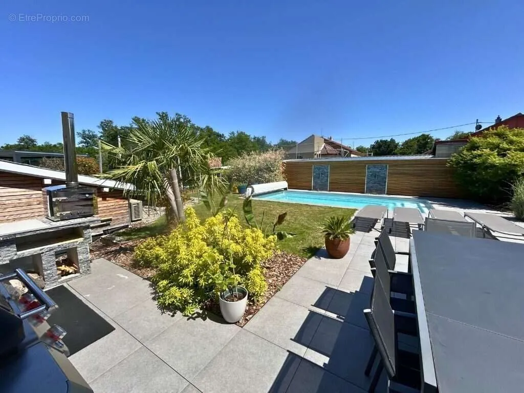 Piscine - Maison Familiale avec Piscine à Pulversheim