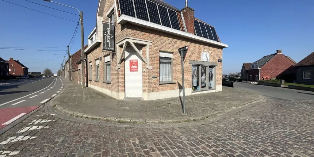 Extérieur - Vaste Hoekwoning avec Terrasse et Jardin à Passendale
