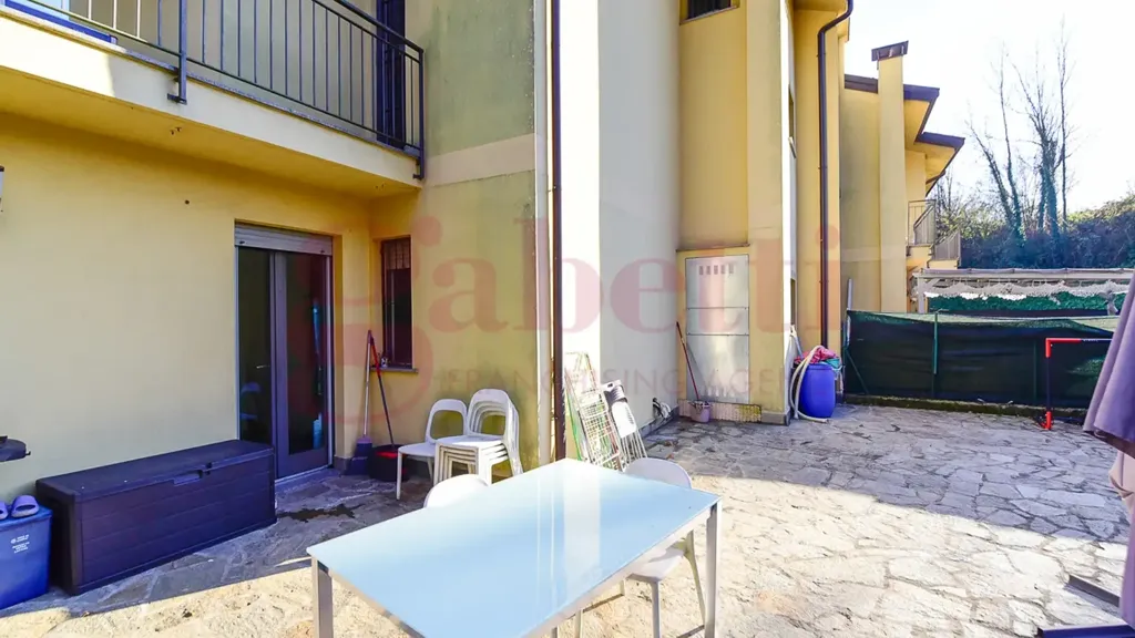 Terrass - Modern Villa with Garden in Cantù