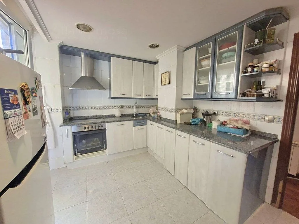 Köök - Spacious Apartment with Balconies in Central Location