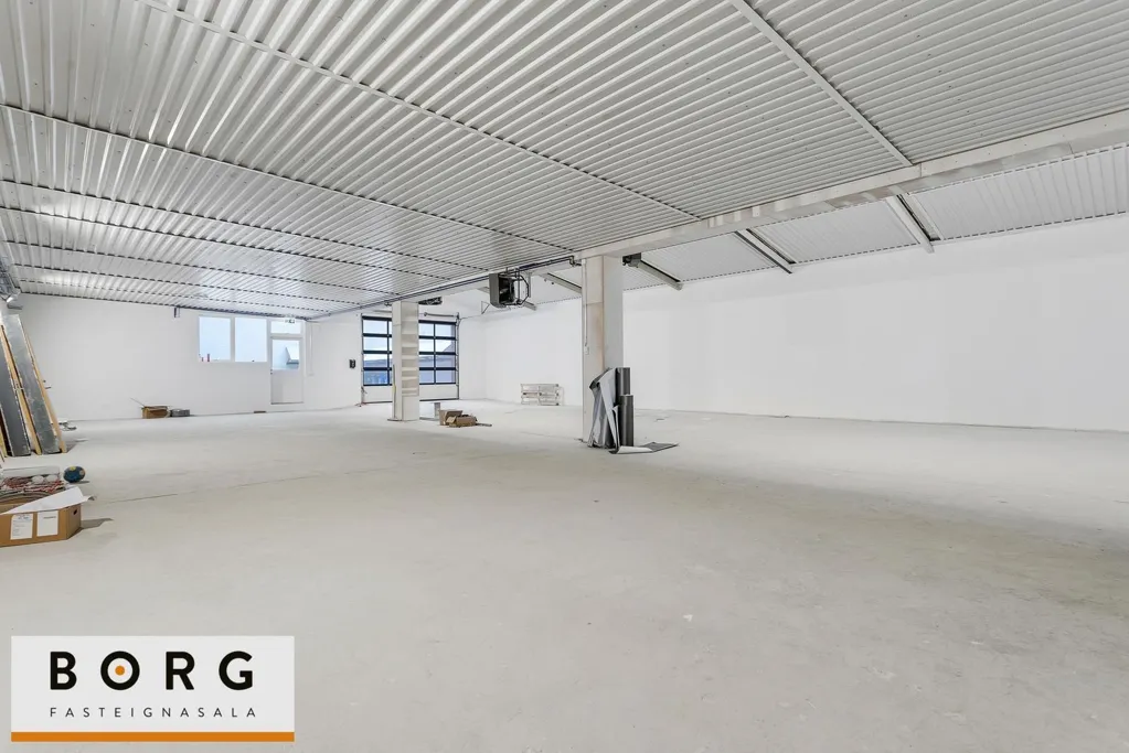 Rooms - Retail Space with Warehouse in Reykjavik