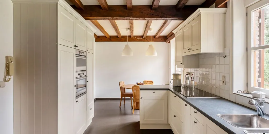 Kitchen - Country Villa with Terrace and Garden