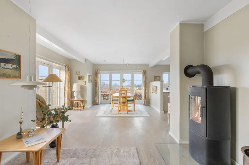 Elutuba - Modern Villa with Scenic Views in Vig