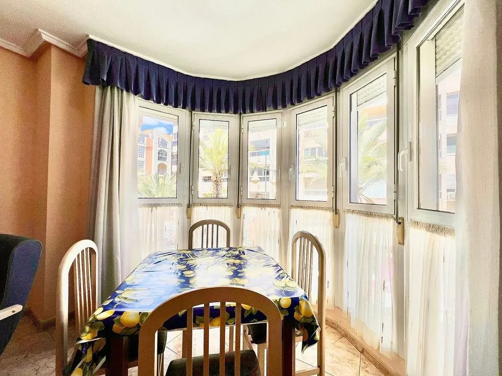 Söögituba - Apartment with Balcony and Garage in Torrevieja