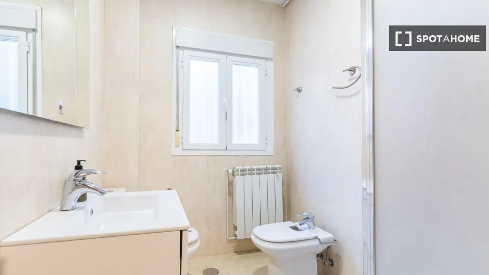 Vannitoad - Shared Room in 5-Bed Flat in Prosperidad