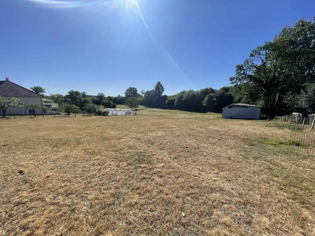 Aed - Buildable Plot in Quiet Glandon