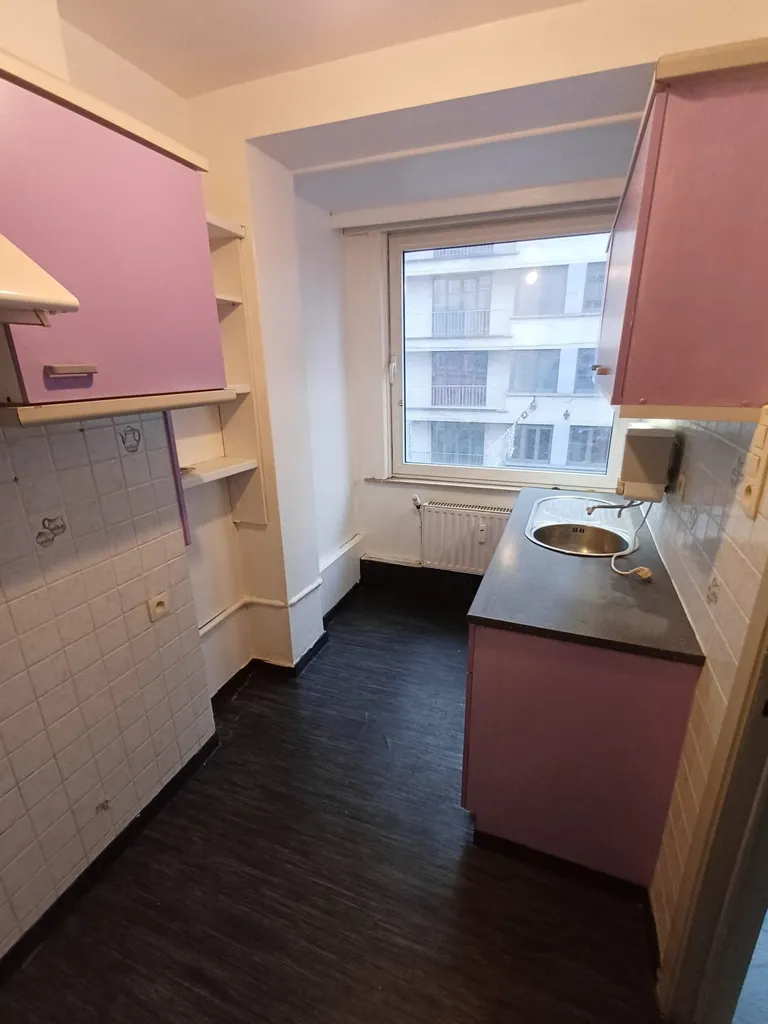 Kitchen - Spacious 2-Bedroom Apartment in Charleroi Centre