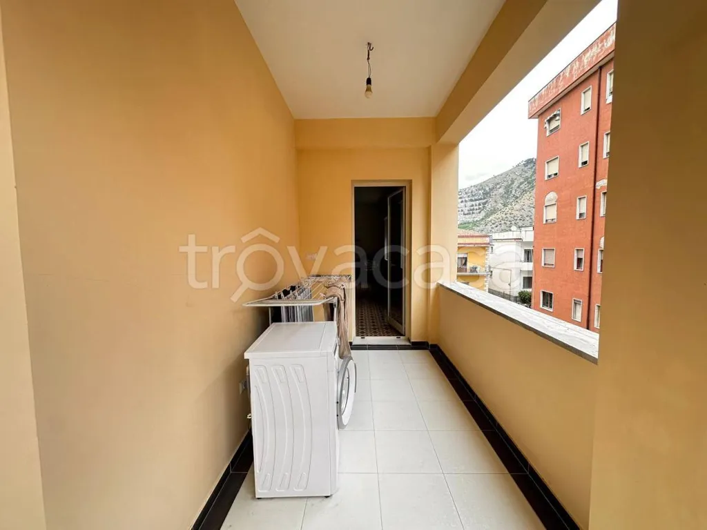 Balcon - Modernised Apartment with Balcony in Maddaloni