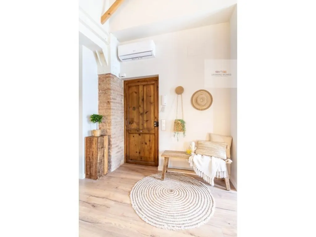 Esik - Luxury Flat with Balcony in Valencia's Historic Centre