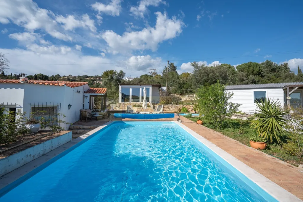 Piscine - Single-Storey Villa with Pool in Faro