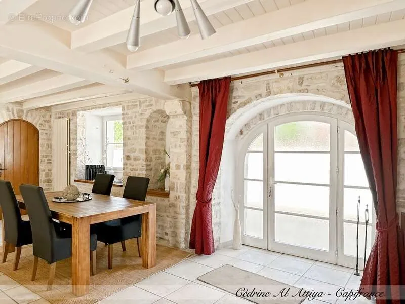 Salle à manger - Propriété de Caractère avec Piscine à Saint-Xandre