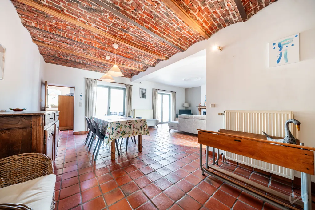 Salle à manger - Maison Charmante avec Jardin à Morialmé