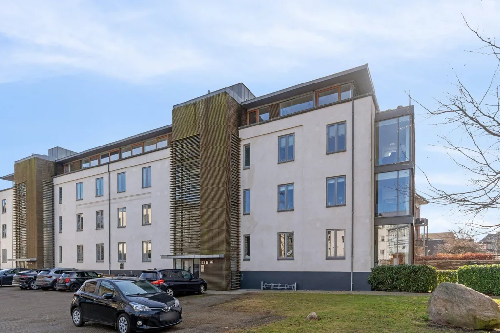 Exterior - Apartment with Balconies in Hellerup