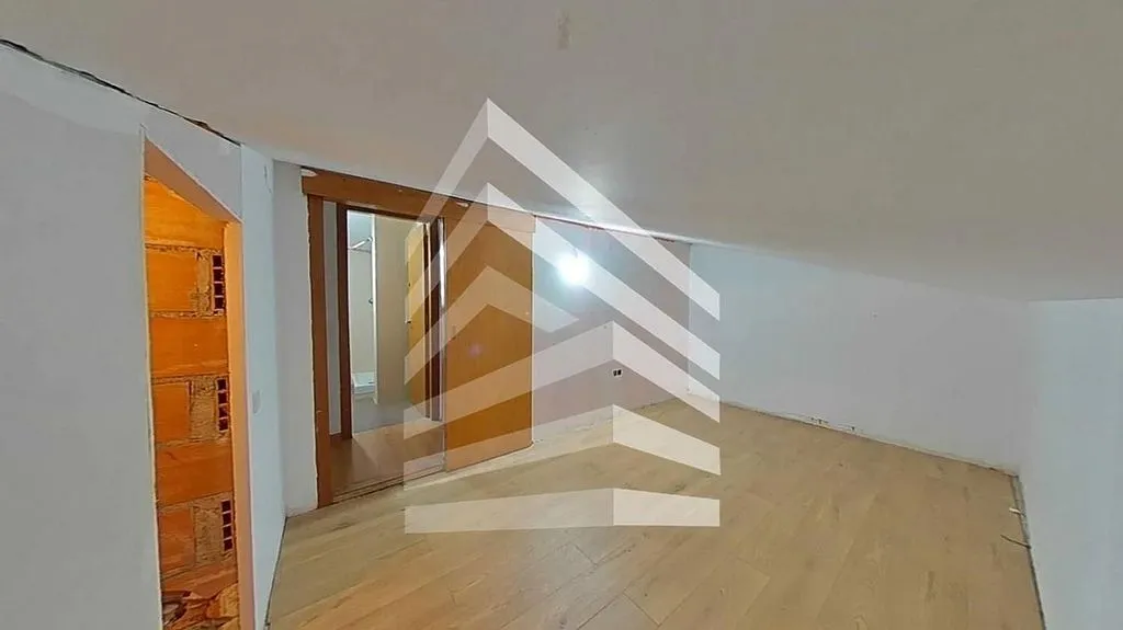 Pièces - Duplex with Terrace in Terrassa