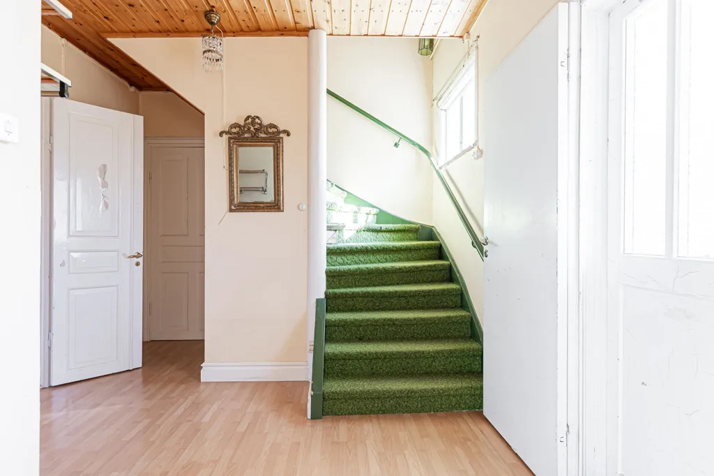 Pièces - Charming Farmhouse with Workshop in Salbohed