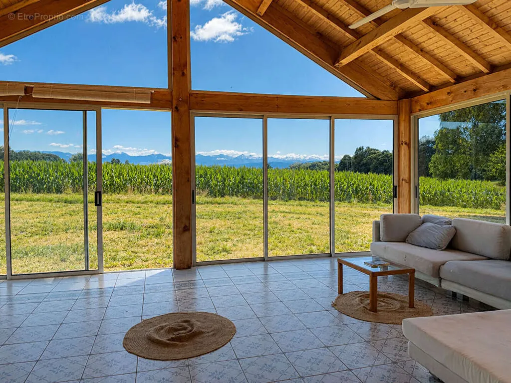 Soggiorno - Ancient Farmhouse with Pyrenees View in Pontacq