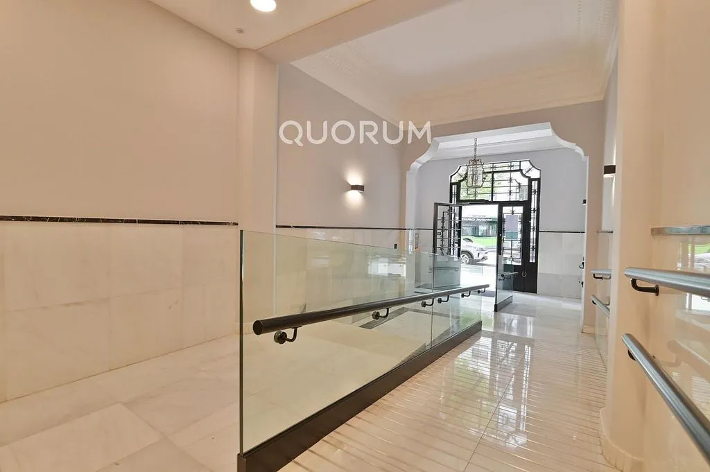 Entrée - Señorial Flat with Park Views in Abando, Bilbao