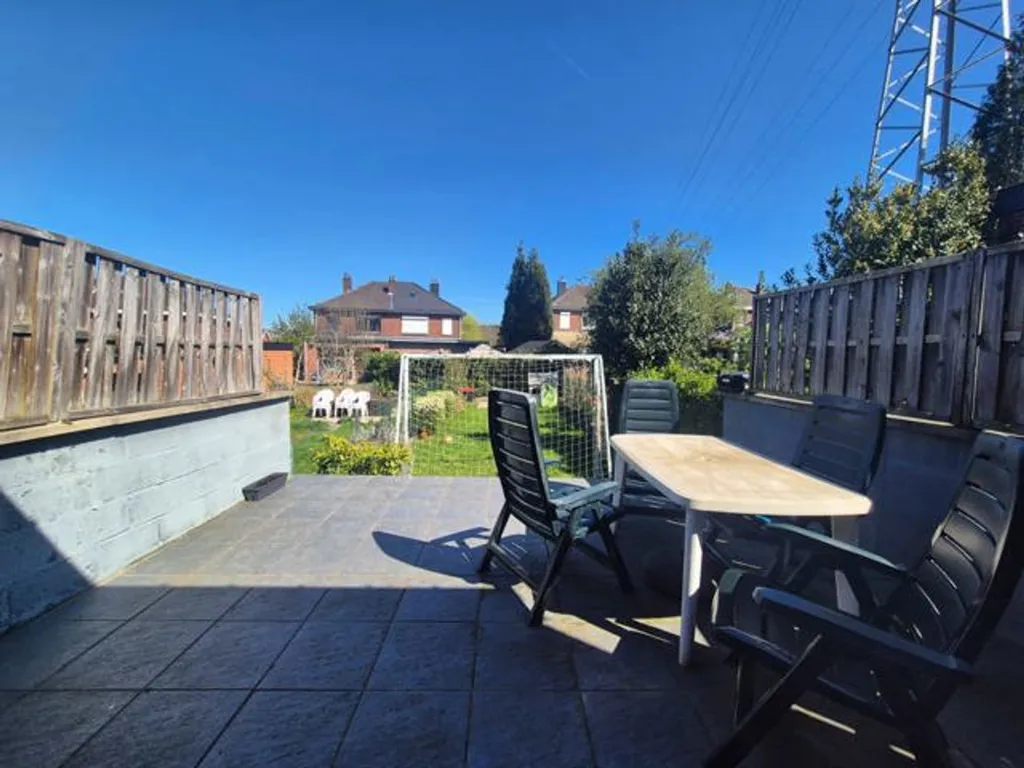 Terrasse - Maison Rénovée avec Jardin et Terrasse à Seraing