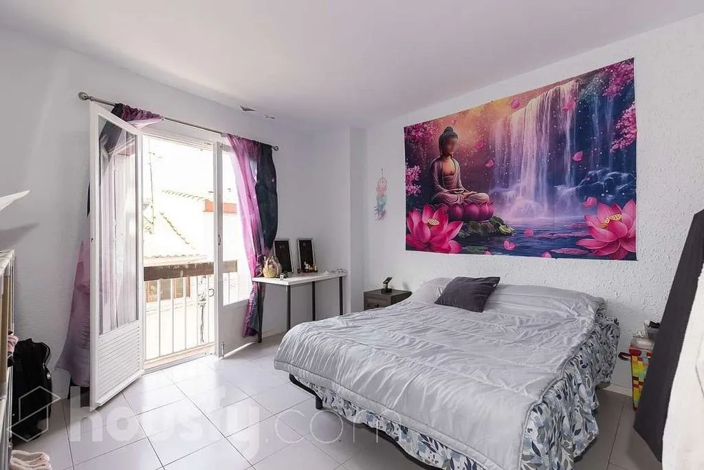 Bedrooms - Apartment with Balcony in Santa Bàrbara