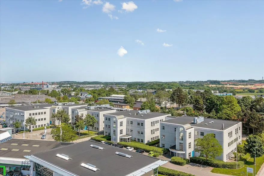 Õhuvaade - Office Space with Division Potential in Højbjerg