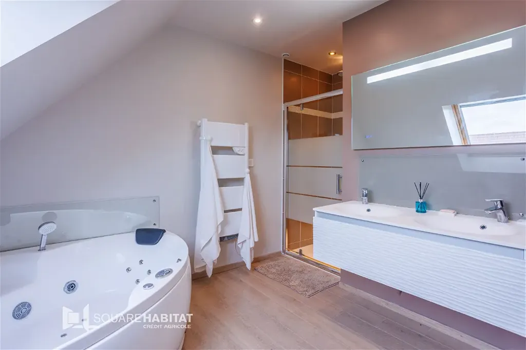 8-room house in Artres
