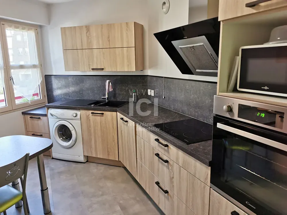 Köök - 3-Bedroom Apartment with Balcony in Angers