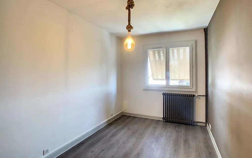 Pièces - Appartement avec Vue sur Aurillac au 3ème Étage