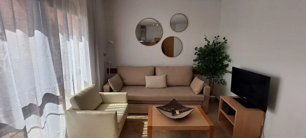Soggiorno - 1-Bed Apartment with Pool on Avenida Del Decano