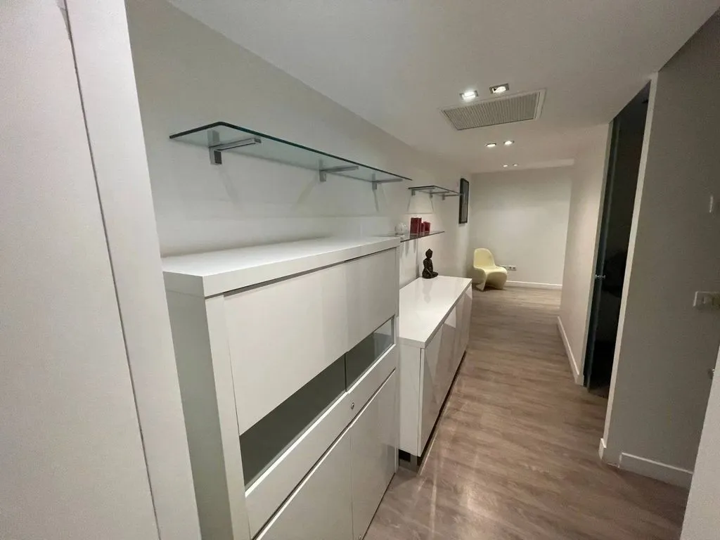 Pièces - Bureaux de Luxe avec Vue Rue d'Antibes à Cannes