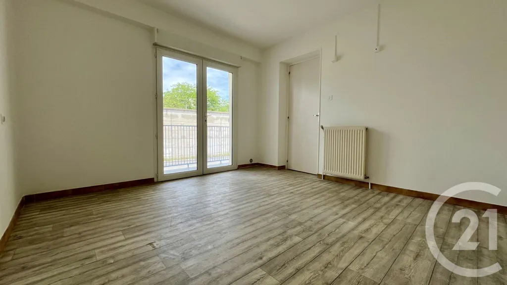 Toad - 2-Bedroom Apartment with Terrace in Ales