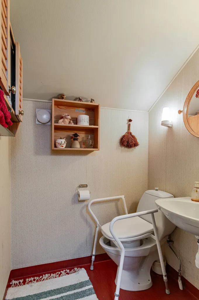 Vannitoad - Well-Maintained Villa with Mountain View in Jönköping