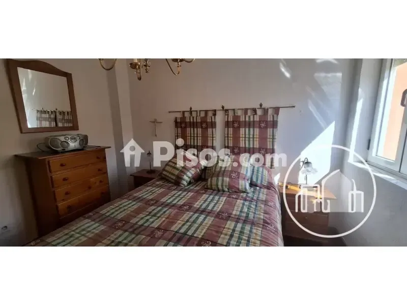 Chambres - First Floor Flat with Parking in Quiet Area