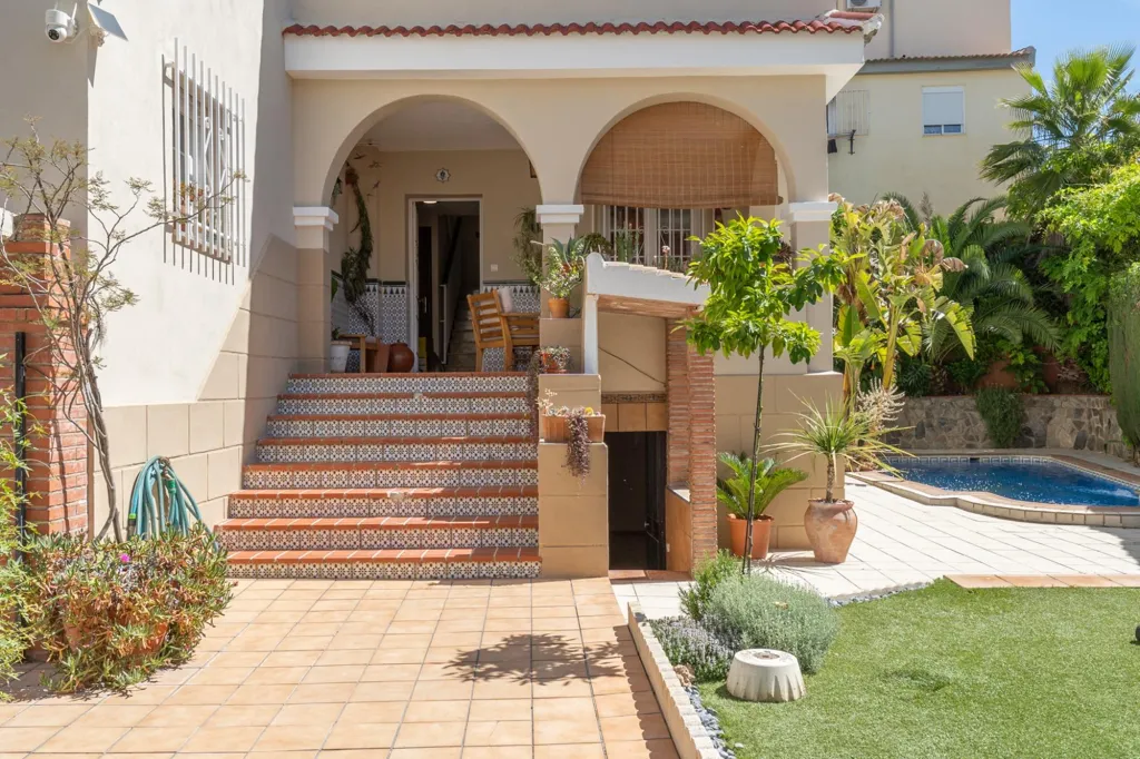 Aed - Chalet with Pool and Terrace in Gojar