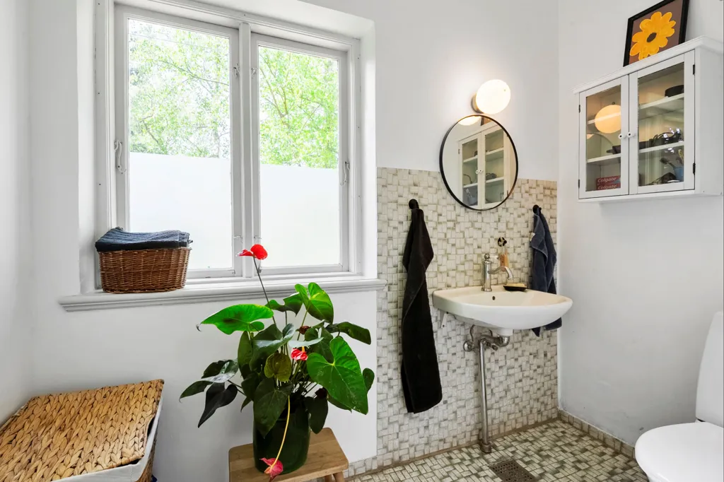 Bathrooms - Villa with Extensive Grounds in Tessebølle