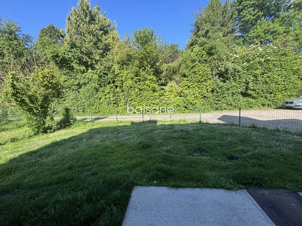 Jardin - Maison Récemment Construite avec Jardin à Pissy-Poville