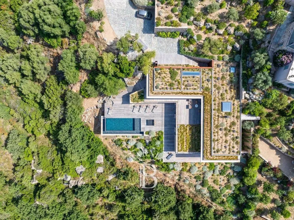 Vue aérienne - Villa Contemporaine avec Vue Panoramique à Corbara