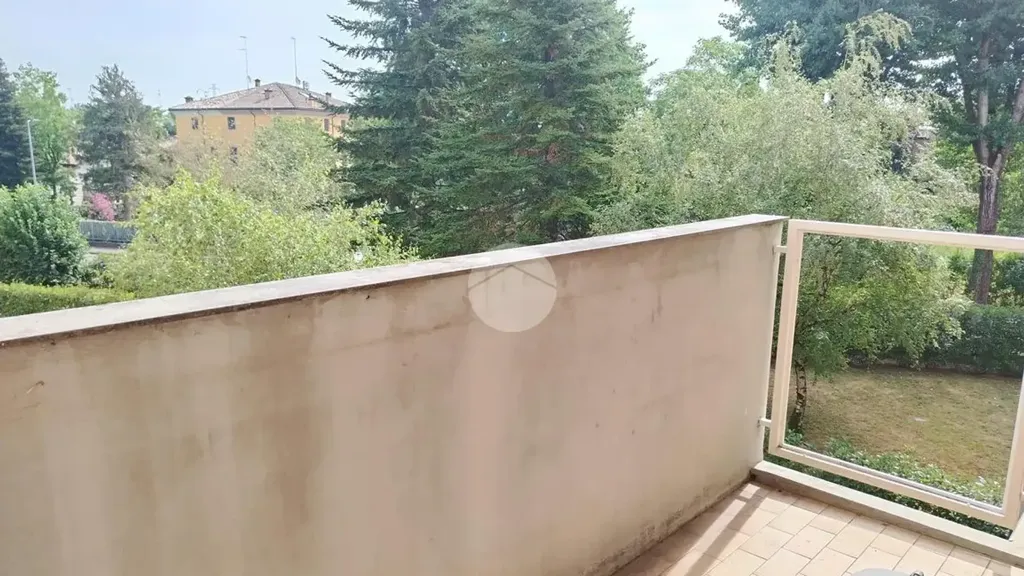 Balcon - Rustic Penthouse with Balcony in Parma