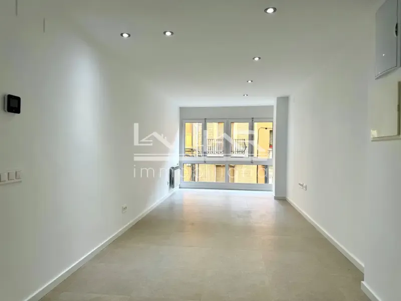 Entrée - Modern Flat with Balcony in Vic Centre