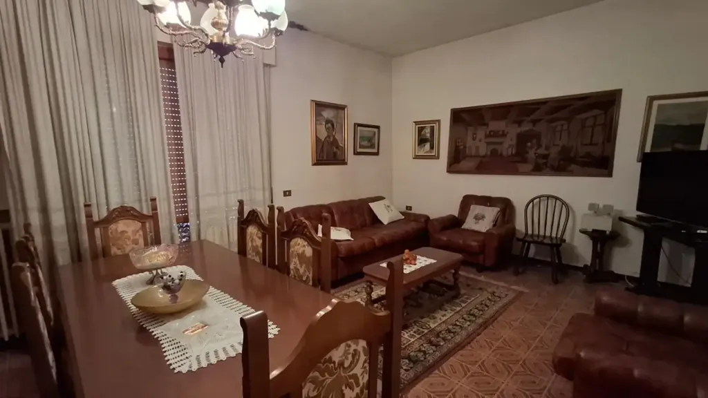 Dining Room - Spacious Apartment with Terrace in Empoli