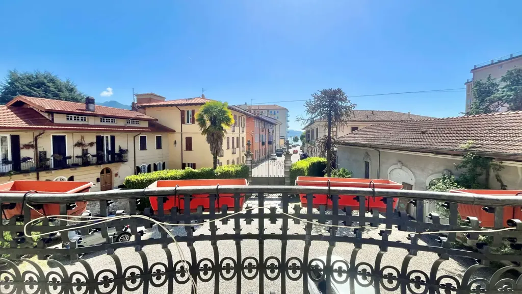 Balcony - Historic Villa with Private Garden in Intra