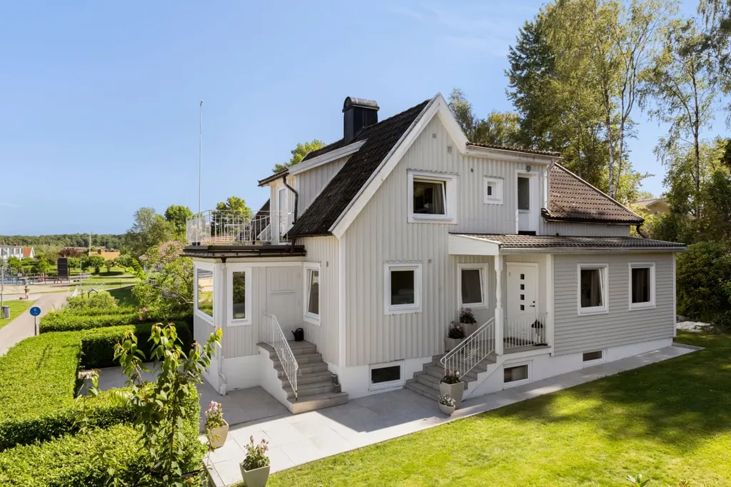 Vue aérienne - Modernised 1930s Villa with Garden in Central Kungälv