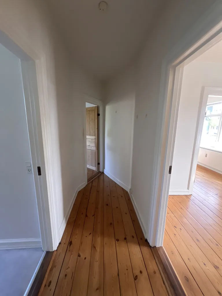 Entrée - 3-Room Apartment with Terrace in Central Location