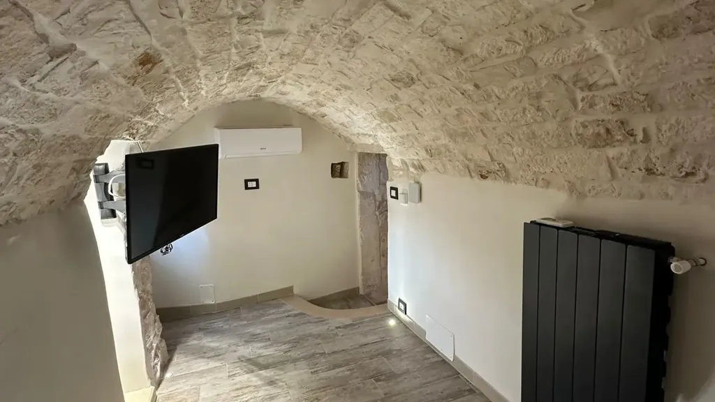 Esik - Rustic House with Terrace in Ostuni
