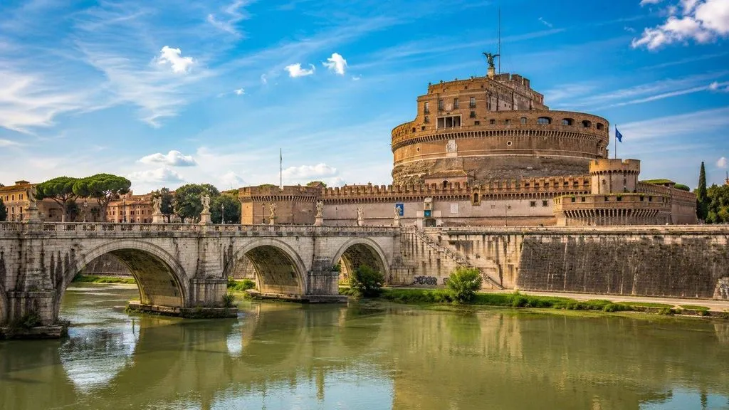 Luxury Apartment with Double Aspect in Borgo Pio, Rome